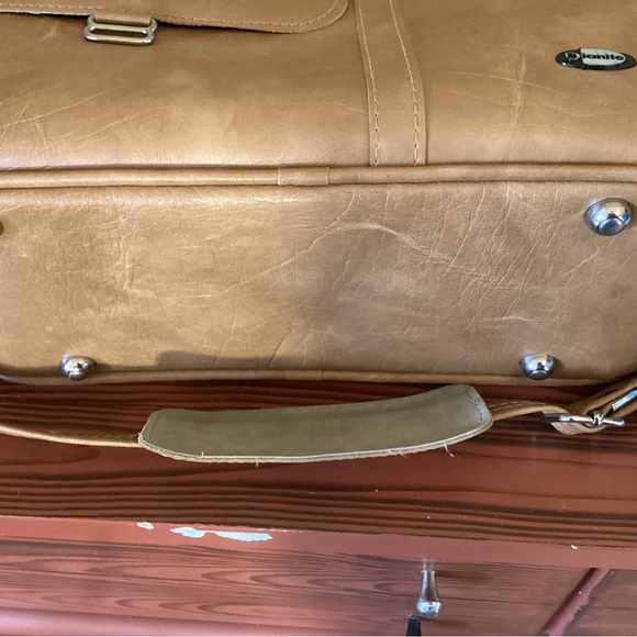 Small Dionite travel bag - Picture 3 of 11